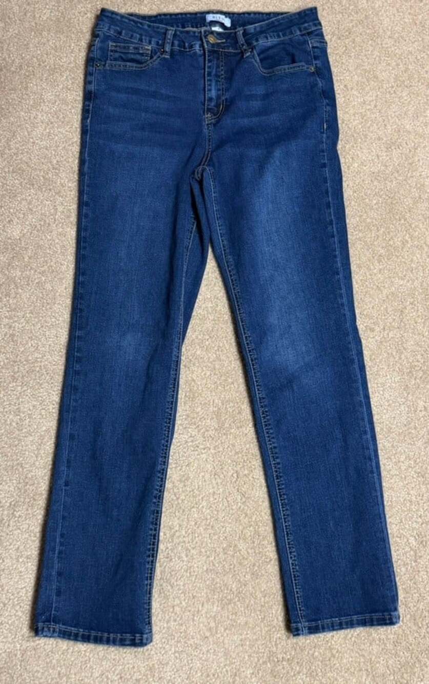 Bleu size 8 denim jeans Straight Leg Dark Wash 27" Inseam